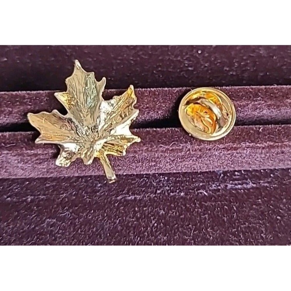 VTG Lapel Pinback Hat Pin Solid Gold Tone Maple Leaf